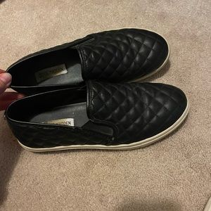 9.5 Steve Madden quilted flats